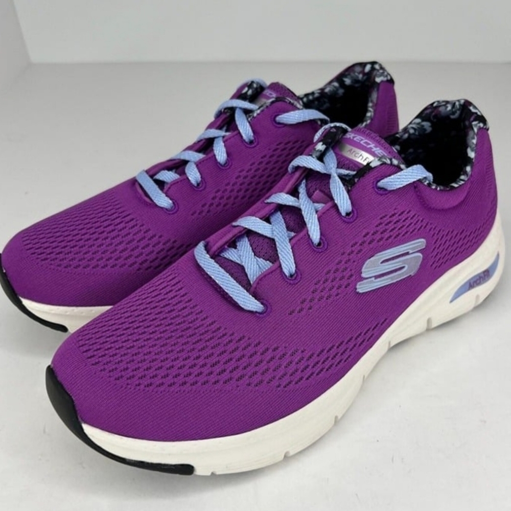 Skechers Womens 149615 Purple  Arch Fit-Comfy Mesh Go Walk Size 9 Walking Shoes.